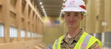 Image of Conner Garrison '23 at his summer internship with the U.S. 陆军工程兵团.